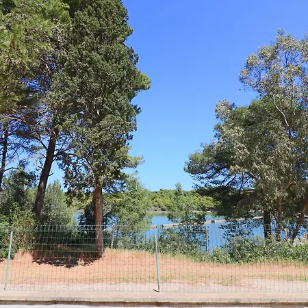 On The Alimini Lakes A Stones Throw From The Sea オートラント